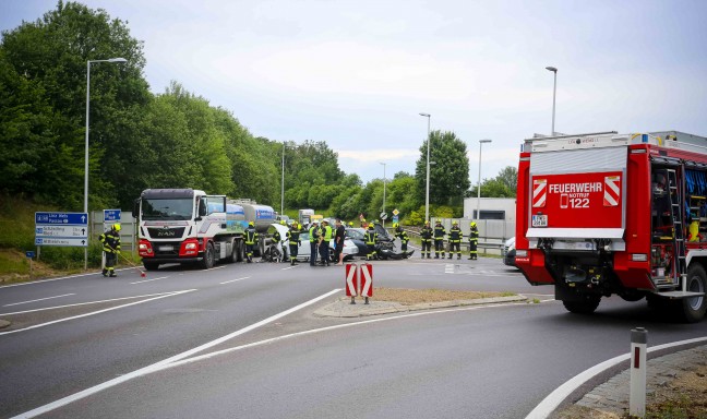 Drei Verletzte bei Unfall zwischen zwei PKW und einem LKW auf Altheimer Straße bei Weng im Innkreis