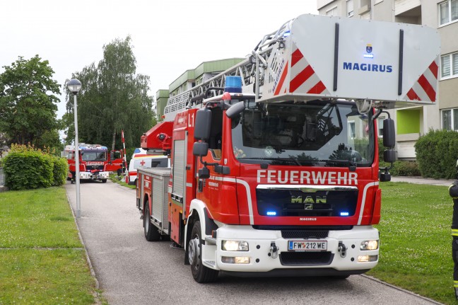 Brand auf einem Balkon in einer Wohnanlage in Wels-Neustadt