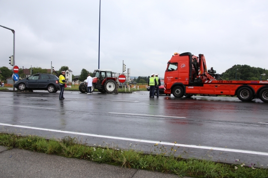 Rettungshubschraubereinsatz nach Verkehrsunfall im Kreuzungsbereich in Traun