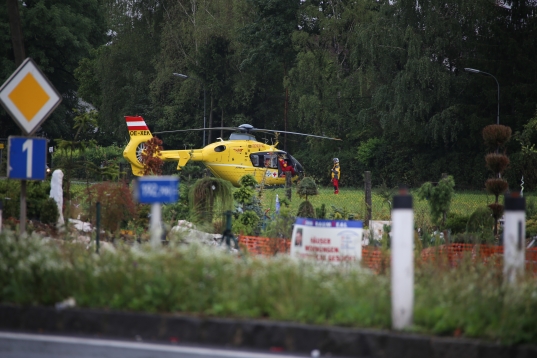 Rettungshubschraubereinsatz nach Verkehrsunfall im Kreuzungsbereich in Traun