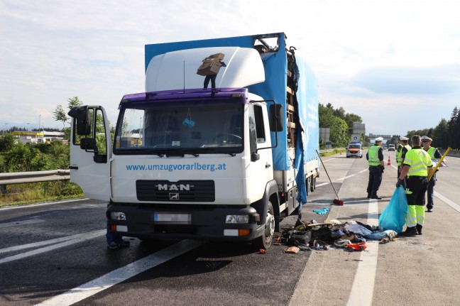 Umzugsservice-LKW: Brand von Ladegut auf Westautobahn bei Allhaming schnell abgelöscht