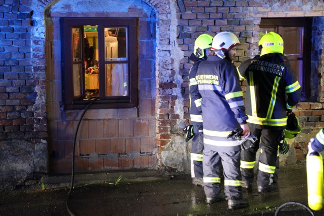 Einsatzkräfte zu Brand in einem landwirtschaftlichen Gebäude in Offenhausen alarmiert