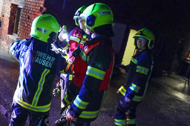 Einsatzkräfte zu Brand in einem landwirtschaftlichen Gebäude in Offenhausen alarmiert