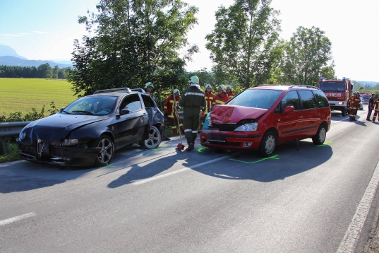 Verkehrsunfall mit drei Fahrzeugen auf der Pettenbacher Straße in Vorchdorf