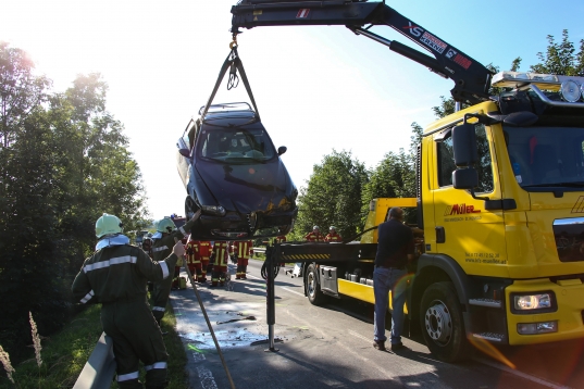 Verkehrsunfall mit drei Fahrzeugen auf der Pettenbacher Straße in Vorchdorf
