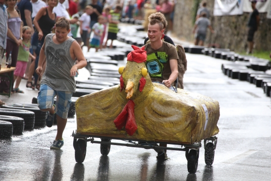 Spannendens Jubiläumsrennen der "Crazy Race"-Seifenkisten in Oftering