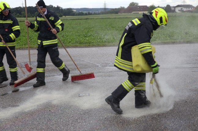 Fünf Kilometer lange Ölspur durch Desselbrunn beschäftigte Feuerwehren
