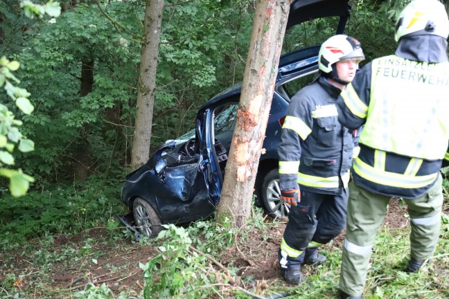 Feuerwehr musste Schwerverletzte nach Verkehrsunfall in Münzbach aus Fahrzeug befreien