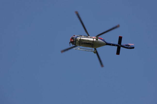 Flugunfall: Kleinflugzeug schießt auf Flugplatz Laakirchen-Gschwandt über Landebahn hinaus