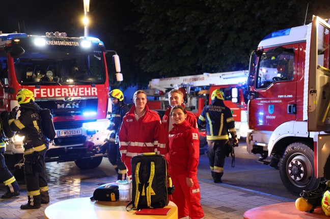Drei Feuerwehren bei Brand in einem Kaffeehaus am Marktplatz in Kremsmünster im Einsatz