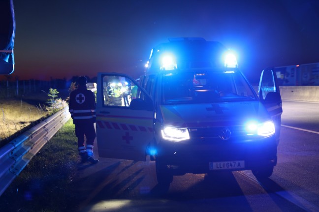 Autoüberschlag auf Westautobahn bei Allhaming fordert einen Leichtverletzten