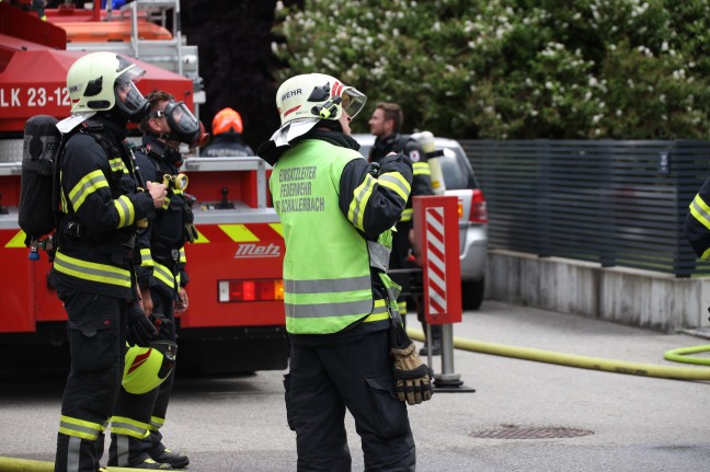 Großeinsatz von sieben Feuerwehren bei Dachstuhlbrand in Bad Schallerbach