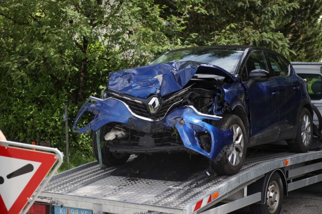 Schwere Kollision zwischen Postauto und PKW auf Pyhrnpass Strae in Spital am Pyhrn