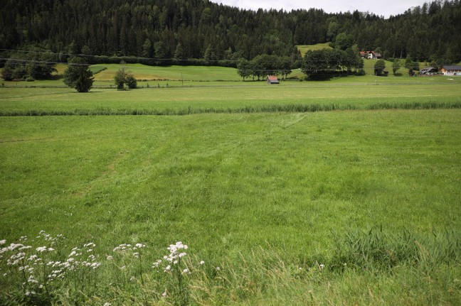 Schwere Kollision zwischen Postauto und PKW auf Pyhrnpass Straße in Spital am Pyhrn