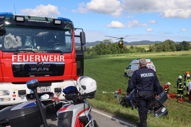Heftiger Autoüberschlag bei Eberschwang fordert mehrere teils Schwerverletzte