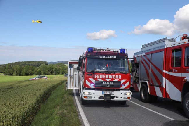 Heftiger Autoüberschlag bei Eberschwang fordert mehrere teils Schwerverletzte