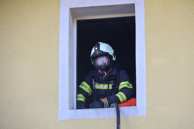 Suspekter Brand in einer Wohnung beziehungsweise eines Containers in Buchkirchen