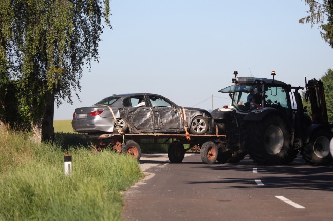 Auto in Pennewang von Strae abgekommen und seitlich gegen Baum gekracht