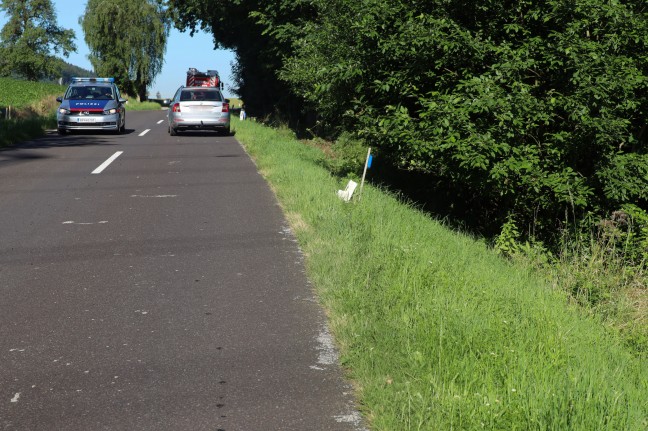 Auto in Pennewang von Strae abgekommen und seitlich gegen Baum gekracht