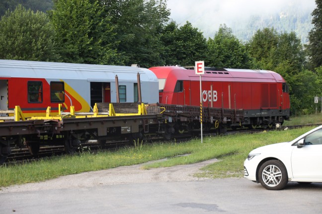 Almtalbahn nach kleinerem Zugunfall mit Baumaterialwaggons bei Scharnstein unterbrochen