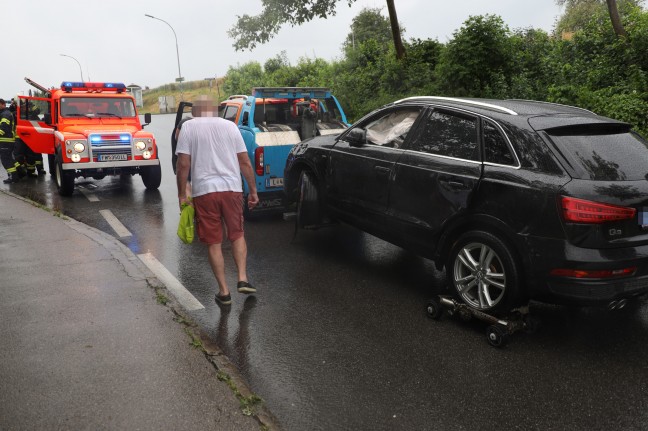 Auto bei Verkehrsunfall in Leonding umgestürzt
