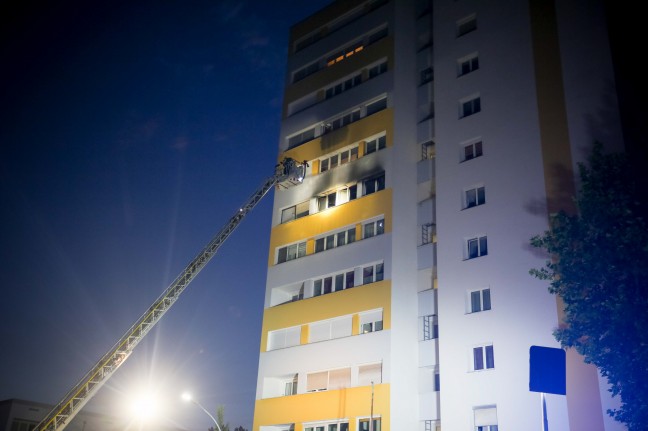 Vollbrand einer Wohnung in einem Hochhaus in Braunau am Inn