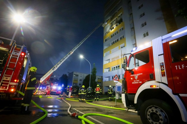 Vollbrand einer Wohnung in einem Hochhaus in Braunau am Inn