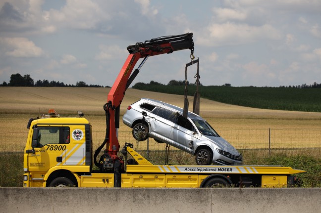 Autoüberschlag auf Westautobahn bei Sattledt endet glimpflich