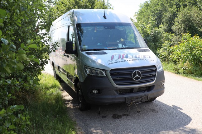 Verkehrsinsel auf Pyhrnpass Strae bei Sattledt von Kleintransporter gerammt