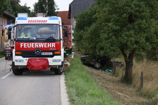 Tdlicher Verkehrsunfall: Auto in Eggendorf im Traunkreis gegen Baum geprallt