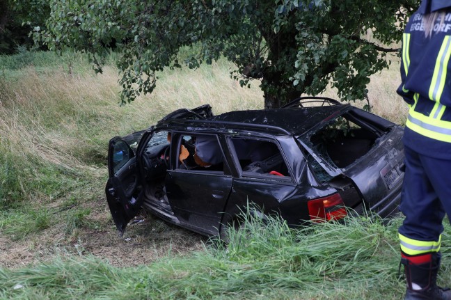 Tödlicher Verkehrsunfall: Auto in Eggendorf im Traunkreis gegen Baum geprallt