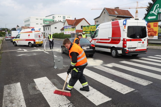 Heftiger Kreuzungscrash zwischen zwei Autos in Wels-Pernau