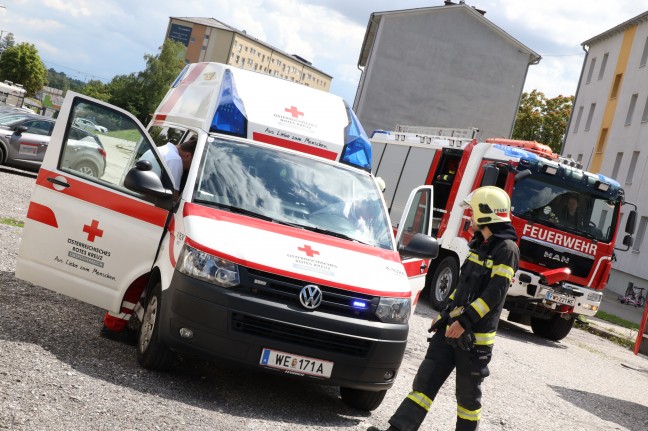 Explosion in einer Mehrparteienhauswohnung in Wels-Neustadt