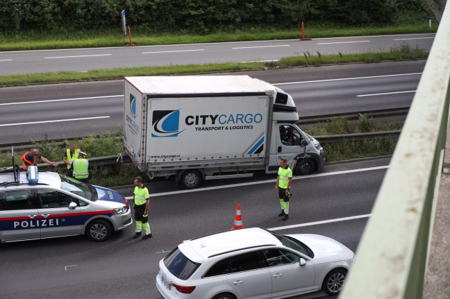 Crash vor Baustellenbereich auf A25 Welser Autobahn bei Marchtrenk fhrte zu kilometerlangem Stau