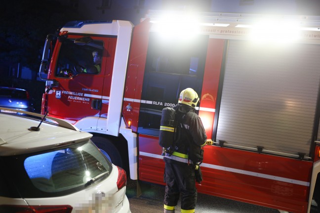 Einsatz der Feuerwehr nach gemeldetem Gasgeruch in einem Mehrparteienwohnhaus in Wels-Vogelweide