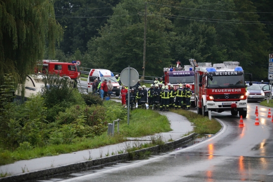 Tödlicher Verkehrsunfall zwischen LKW und PKW in Geboltskirchen