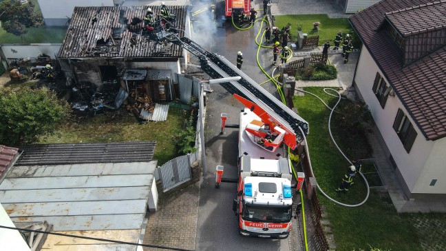 Brand einer Doppelgarage in Leonding sorgt fr Einsatz von drei Feuerwehren