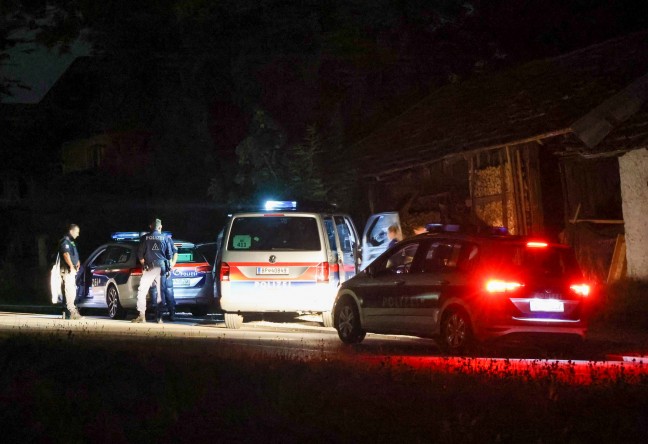 Tötungsdelikt in Burghausen: Dringend Tatverdächtiger bei Überackern von Polizei festgenommen