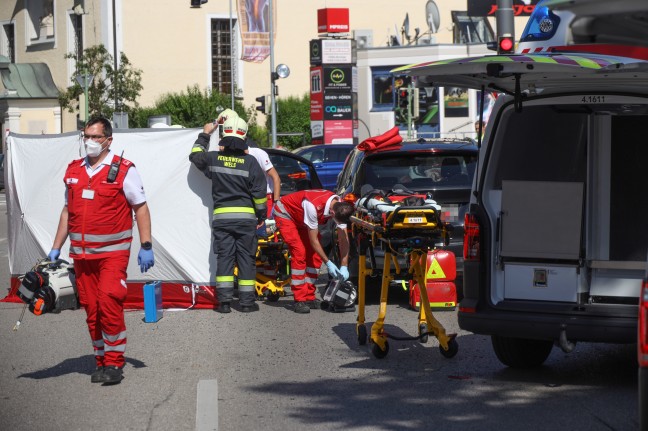 Sechs Verletzte bei schwerem Crash mit vier beteiligten Autos in Wels-Innenstadt