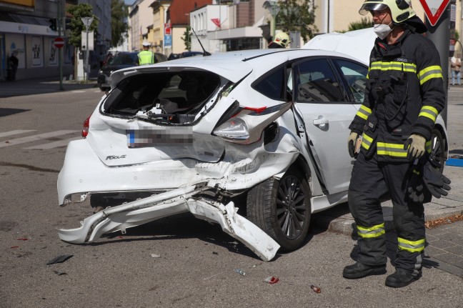 Sechs Verletzte bei schwerem Crash mit vier beteiligten Autos in Wels-Innenstadt