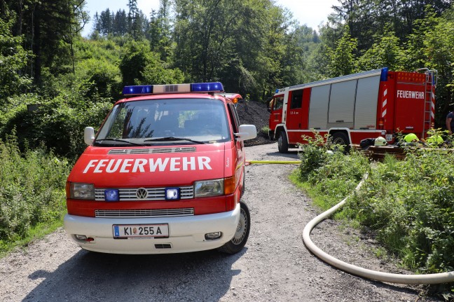 Sieben Feuerwehren bei Brand einer Sägehalle in Oberschlierbach im Einsatz