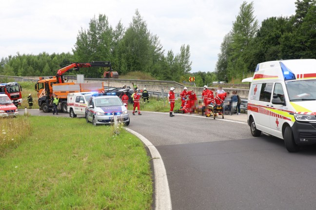 Neun Verletzte: Vollbesetzter Kleinbus auf Innkreisautobahn bei Sattledt verunglckt