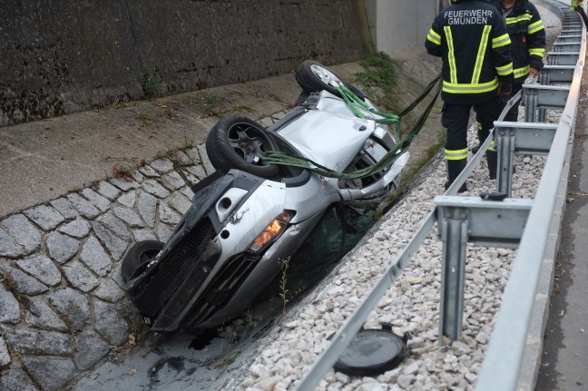 Menschenrettung nach schwerem Verkehrsunfall auf Scharnsteiner Straße zwischen Gmunden und Ohlsdorf