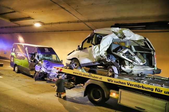 Verkehrsunfall im Tunnel Götschka bei Neumarkt im Mühlkreis fordert zwei teils schwerverletzte Personen