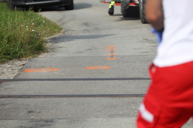 Mopedlenkerin (15) auf Bahnbergang in Waizenkirchen bei Kollision mit Zug tdlich verunglckt