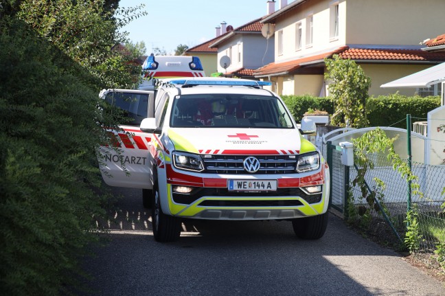 Feuerwehr bei Assistenzleistung für Rettungsdienst in Lambach im Einsatz