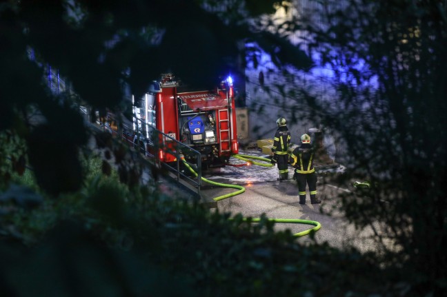 Brand: Aufwendiger Einsatz bei Abfallverwertungsunternehmen in Wels-Schafwiesen