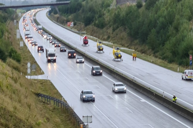 Sechs teils Schwerverletzte bei schwerem Verkehrsunfall auf Innkreisautobahn bei Pram