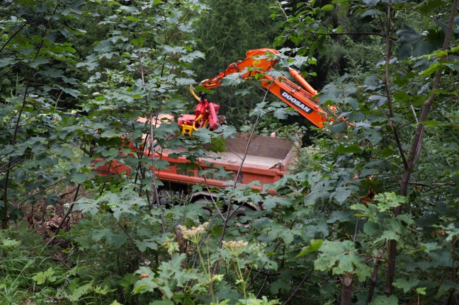 Spektakulrer Absturz eines Schotter-LKW auf Panoramamautstrae in Hinterstoder