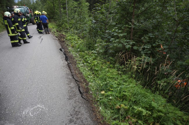 Spektakulrer Absturz eines Schotter-LKW auf Panoramamautstrae in Hinterstoder